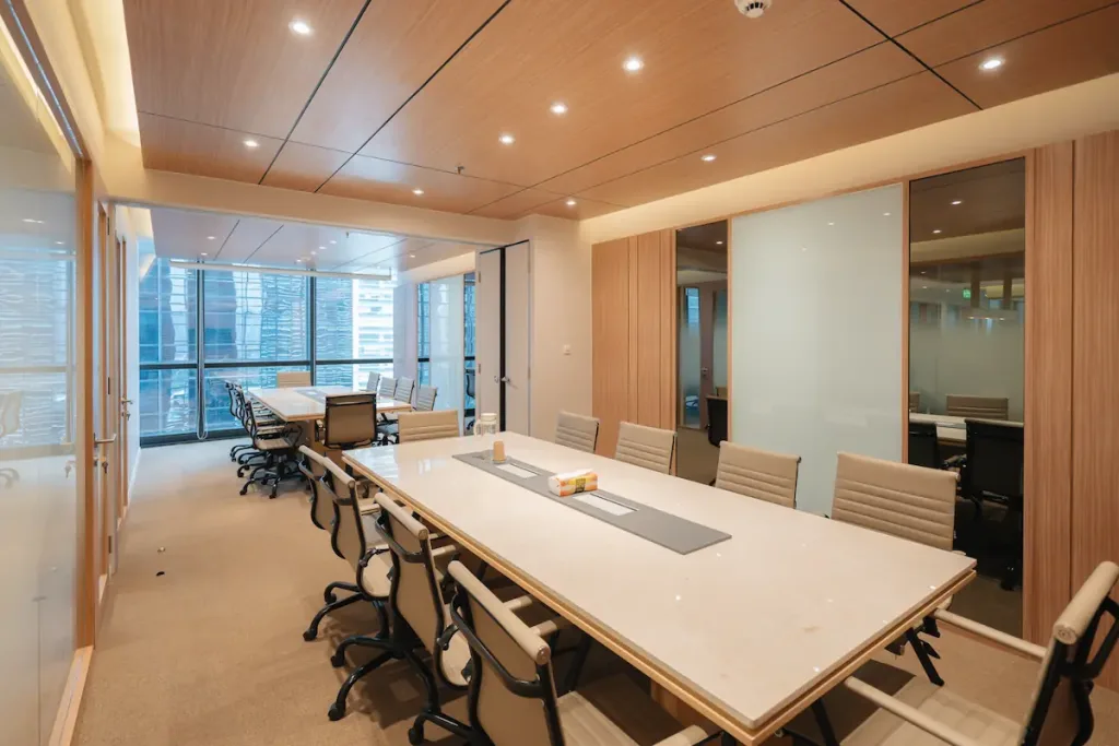 tempat meeting yang bagus di jakarta ada di skaiwork